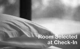 Waters Edge Shoreside Suites